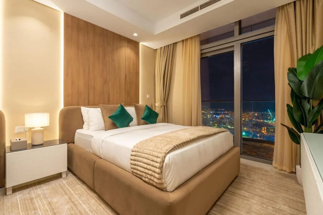 5 Star Rooftop Infinity Pool With Burj Khalifa Views Dubai United Arab Emirates