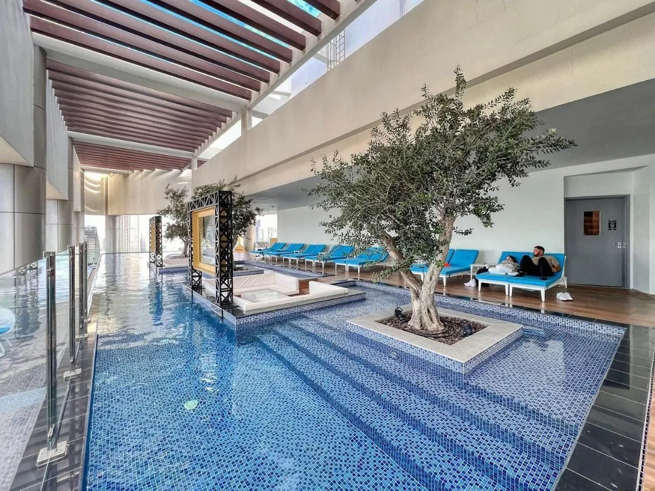 5 Star Rooftop Infinity Pool With Burj Khalifa Views Dubai