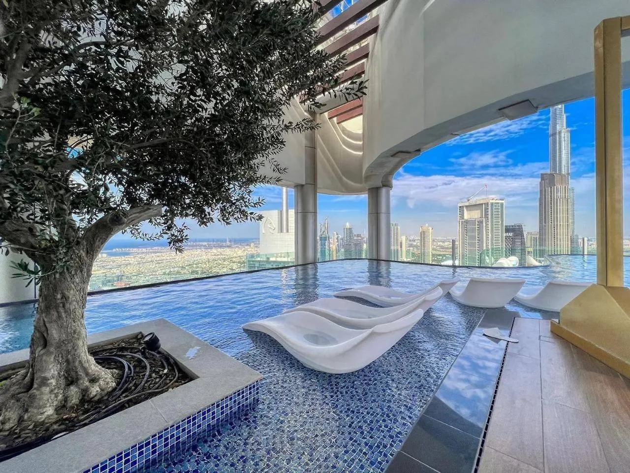 5 Star Rooftop Infinity Pool With Burj Khalifa Views Dubai United Arab Emirates