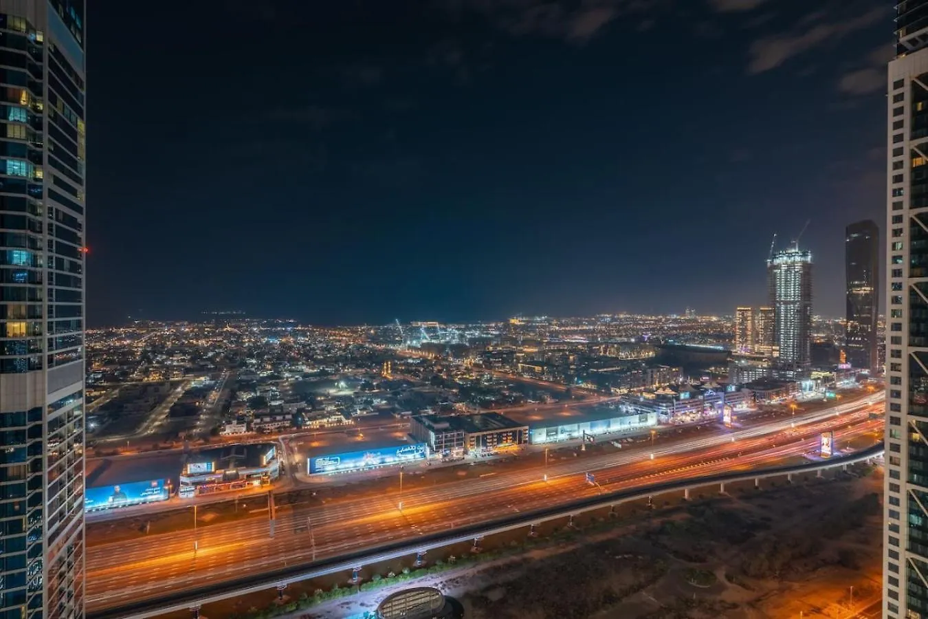 5 Star Rooftop Infinity Pool With Burj Khalifa Views Dubai