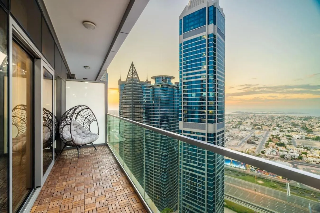 5 Star Rooftop Infinity Pool With Burj Khalifa Views Dubai 0*,  United Arab Emirates