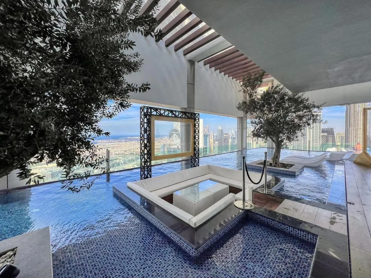 5 Star Rooftop Infinity Pool With Burj Khalifa Views Dubai