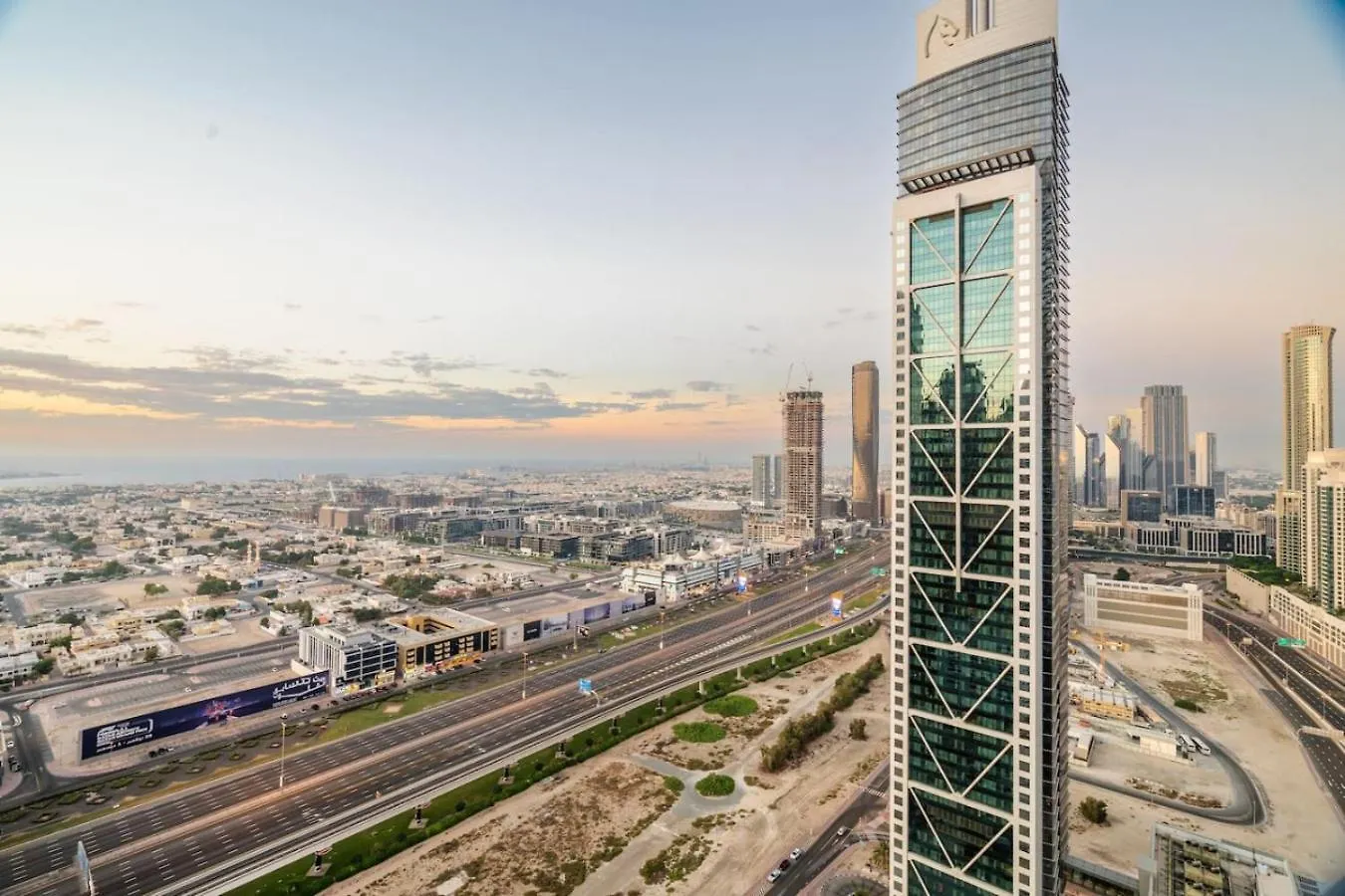 5 Star Rooftop Infinity Pool With Burj Khalifa Views Dubái 0*,